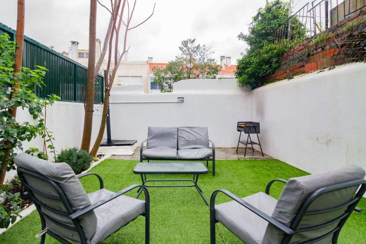 Apartment Lovely & Bright Family Flat W/ Patio Lissabon