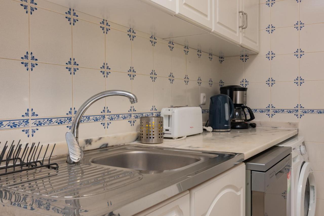 Apartment Lovely & Bright Family Flat W/ Patio Lissabon